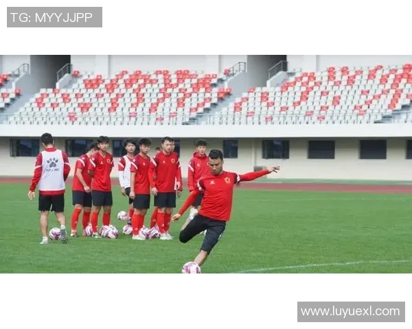 武汉网球队与成都网球队赛后复盘团队协作的成功与不足分析